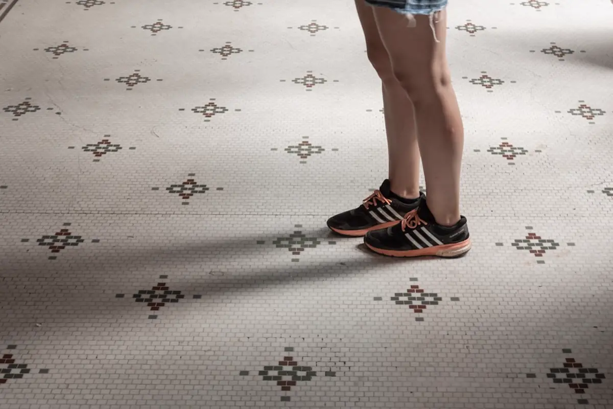 바닥 타일 직접 시공하는 방법 단계별 완벽 가이드: 인건비 100만 원 아끼는 비결